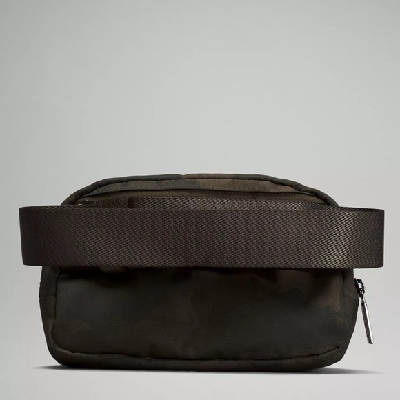Lululemon Everywhere Belt Bag Camo Crossbody Sling Bag Nwt - Picture 3 of 6